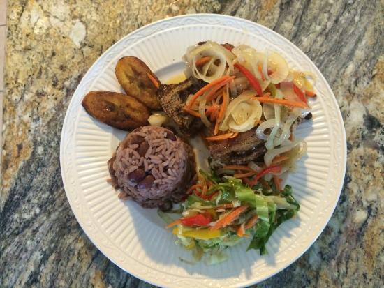 Mo'Bay Island Cuisine