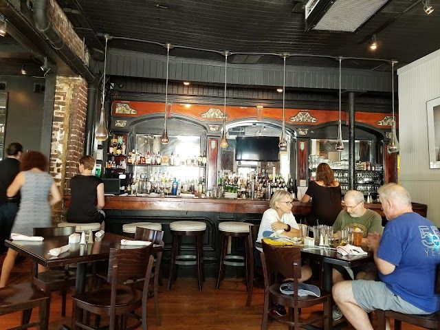 B Matthew's Eatery